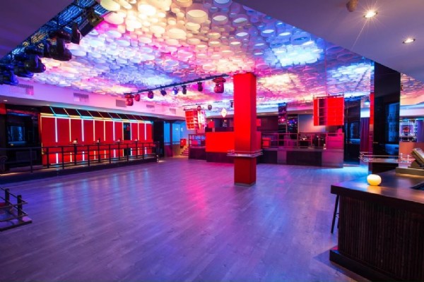 Under Club en Bethenight.com Discoteca en Carrer de Tarragona, Sants - Montjuc, en Barcelona