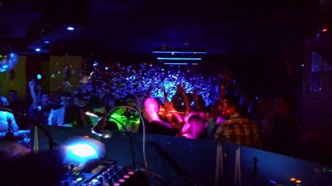 Fissure en Bethenight.com Local de copas en Carrer d`Alfred Perea, Lleida en Lleida