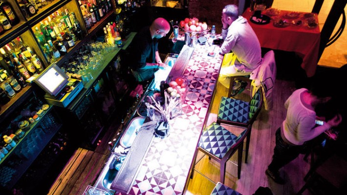 Collage en Bethenight.com Local de Copas en Carrer dels Consellers, Born de Barcelona