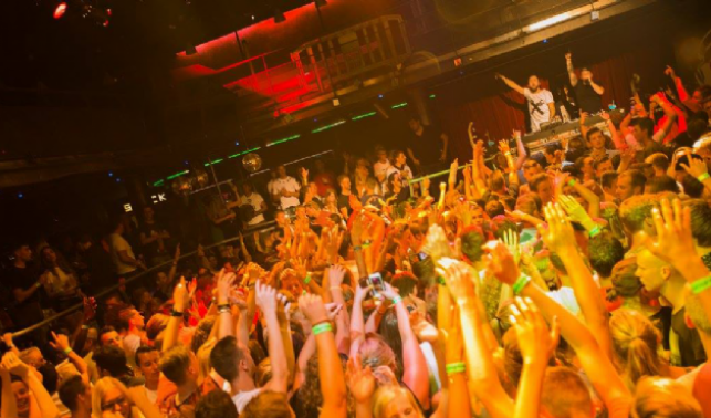 Fata en Bethenight.com Discoteca en Sant Pere Pescador, Costa Brava
