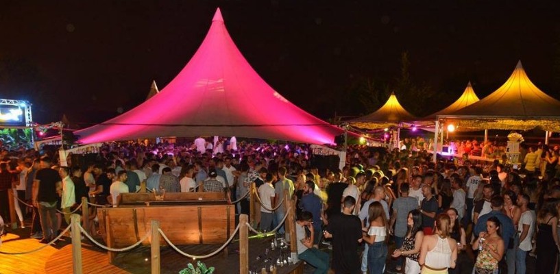 Drinkking Carpes en Bethenight.com Discoteca en Carretera de Rub, Sant Cugat del Valls, Provincia de Barcelona