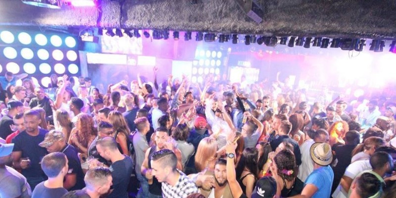 Londoner en Bethenight.com Discoteca en Carrer de Santa Cristina, en Lloret de Mar, Costa Brava, Provincia de Girona