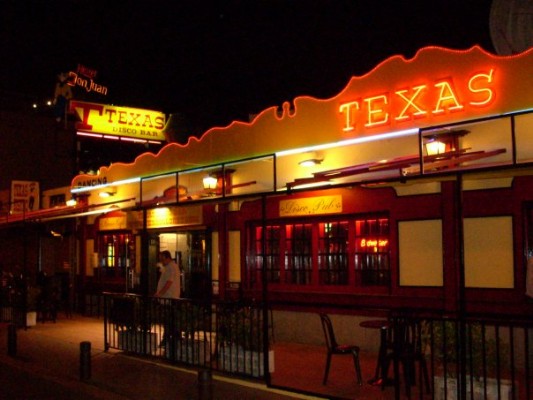 Texas en Bethenight.com Local de Copas en Carrer de Josep Togors, en Lloret de Mar, en la Costa Brava, Provincia de Girona