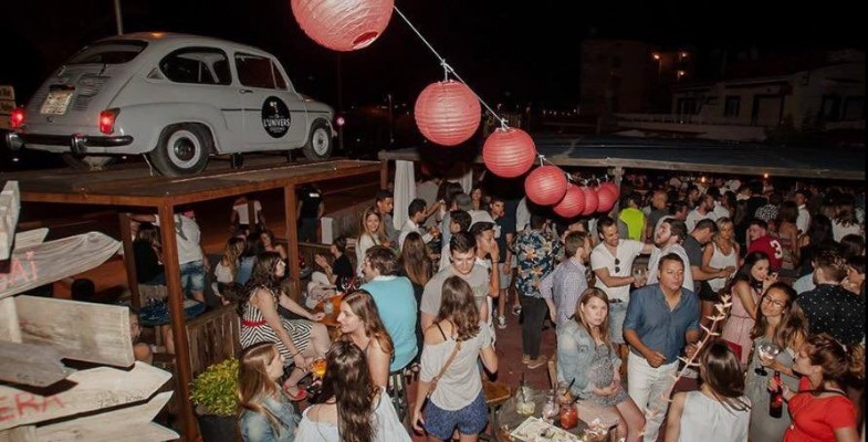 L`Univers en Bethenight.com Local de Copas en Av. de Riells, l`Escala, en la Costa Brava, Provincia de Girona