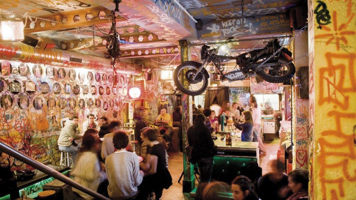 The Bollocks en Bethenight.com Local de Copas en Carrer Ample, Barri Gtic de Barcelona