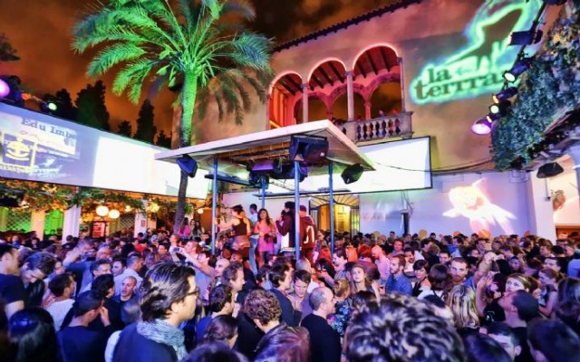 La Terrrazza en Bethenight.com Discoteca en Avinguda Francesc Ferrer i Gurdia, cerca de Plaza Espanya, Barcelona