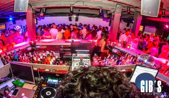 Gib`s Disco Pub en Bethenight.com local de copas en Platja d`Aro, en la Costa Brava