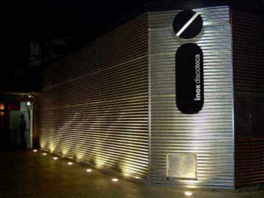 Inox en Bethenight.com Discoteca en Pineda del Mar, Platja d`Aro, en la Costa Brava