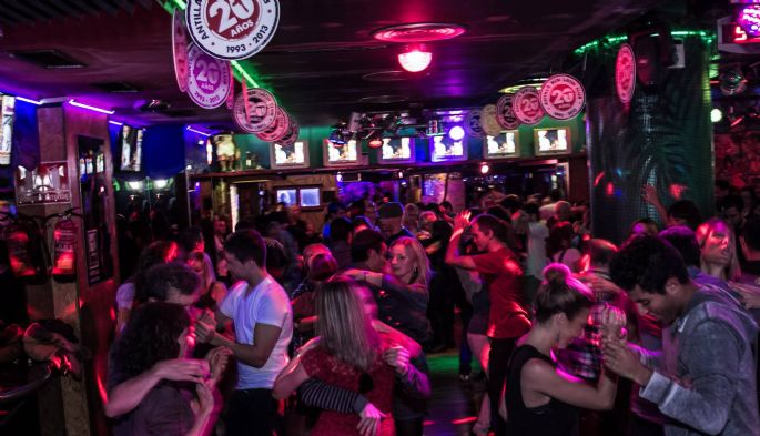 Antilla Salsa en Bethenight.com Discoteca en Carrer d`Aragó, Eixample Esquerra de Barcelona