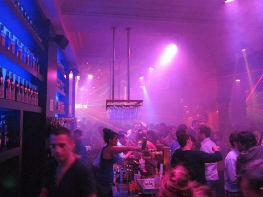 Mix en Bethenight.com Bar de copas Discoteca en Carrer del Comerç, Born de Barcelona