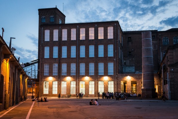 Fàbrica de Creació Fabra i Coats en Bethenight.com Recinto en Sant Andreu, Carrer de Sant Adrià, Barcelona